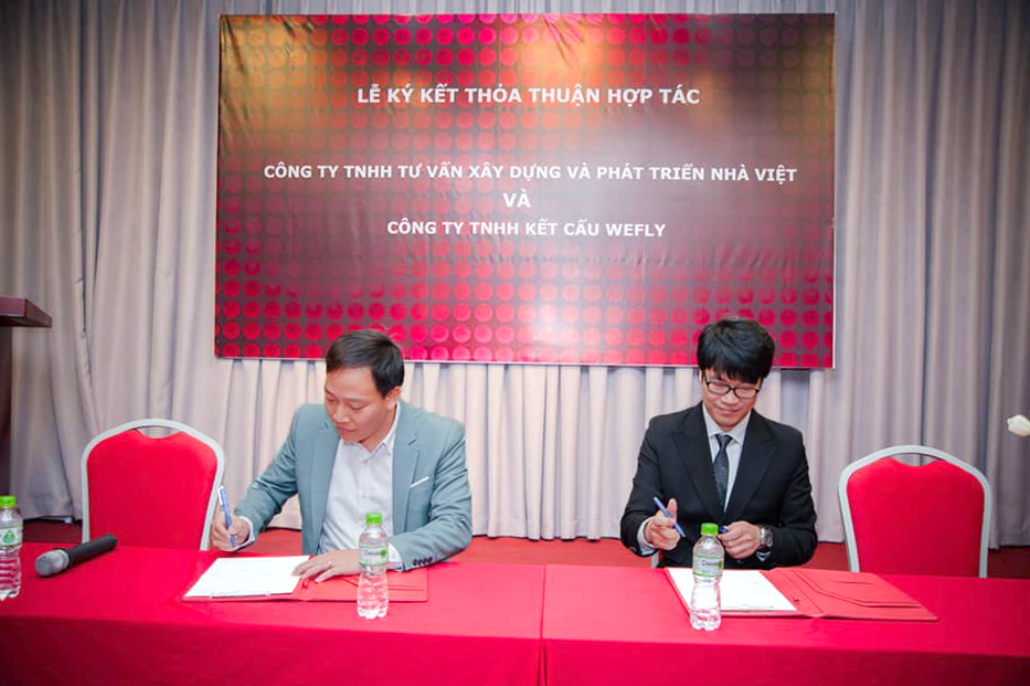 Lễ ký kết hơp tác giữa Nhà Việt Cons và công ty Wefly