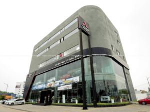 Showroom-Mitshubishi-ha-long