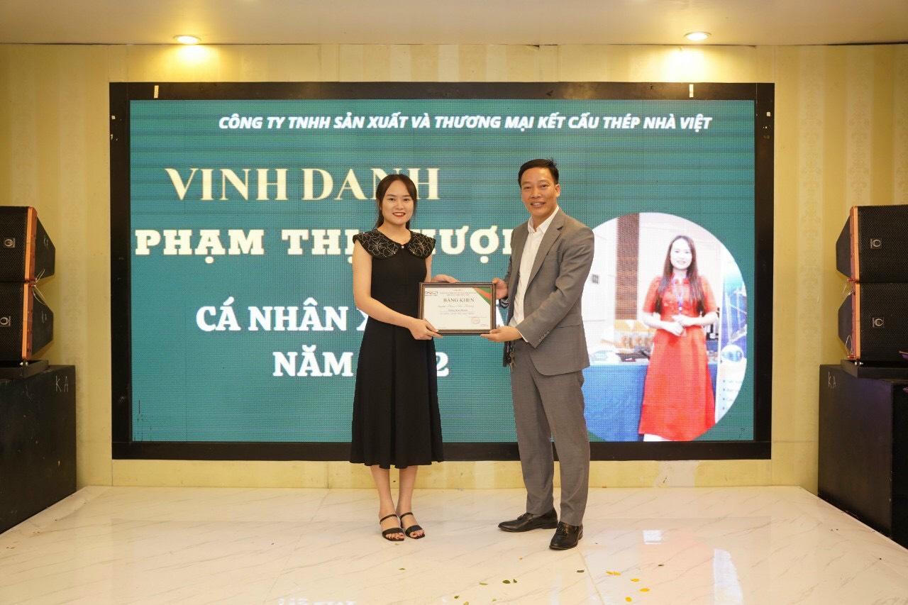 Nhà Việt tổ chức tiệc tất niên và chào đón năm mới 2023